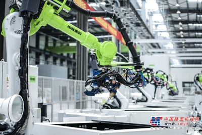 全國首批！中聯重科挖掘機智能工廠成功入選卓越級智能工廠，引領人工智能行業應用系統集成服務新浪潮